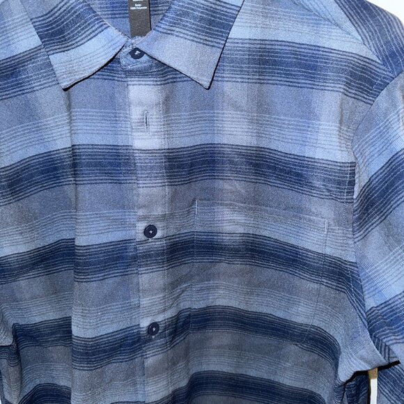 Lululemon Men's Commission Long-Sleeve Shirt Blue with Blue Stripe - Size Small - Picture 3 of 4